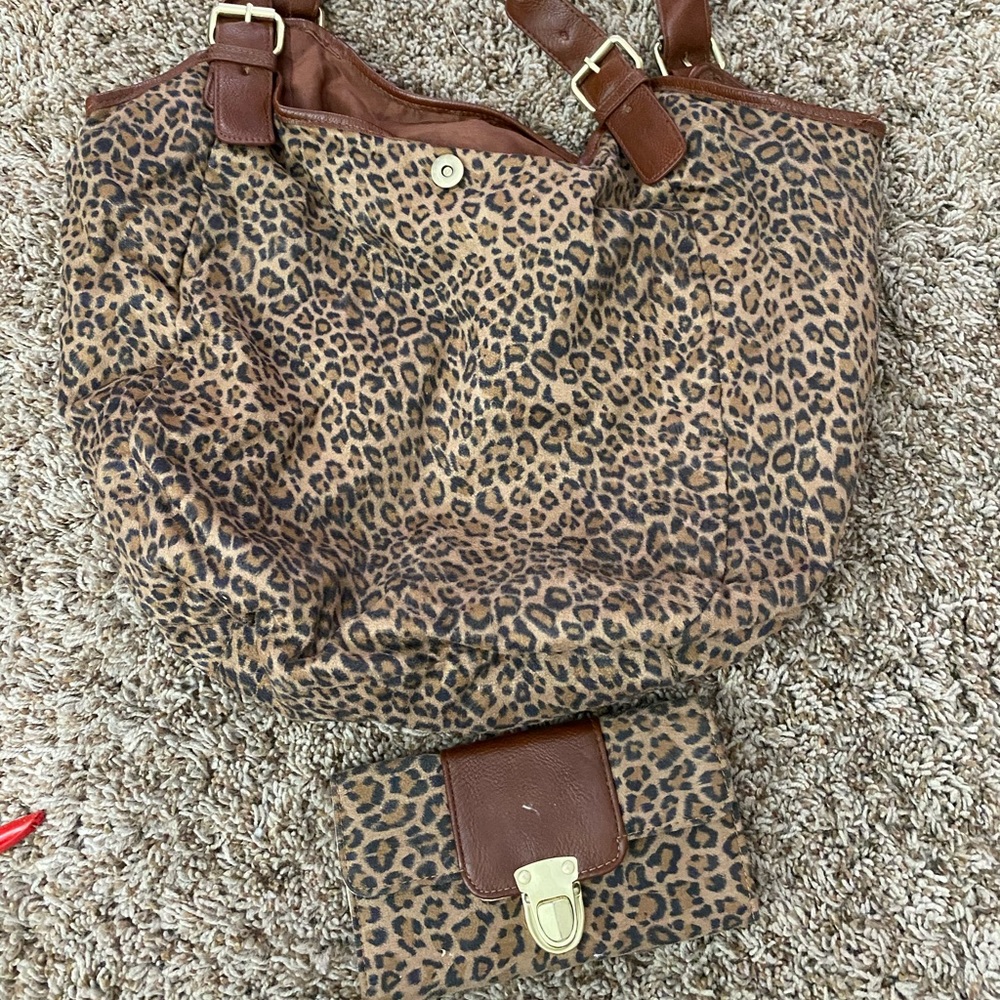 Leopard print tote and wallet Old Navy